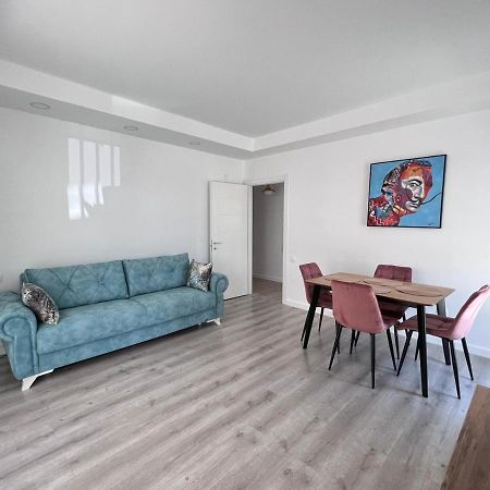 Cosmopolis Bliss: Your Home Away From Home Stefanestii de Jos エクステリア 写真