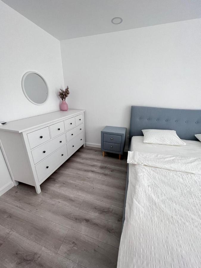 Cosmopolis Bliss: Your Home Away From Home Stefanestii de Jos エクステリア 写真