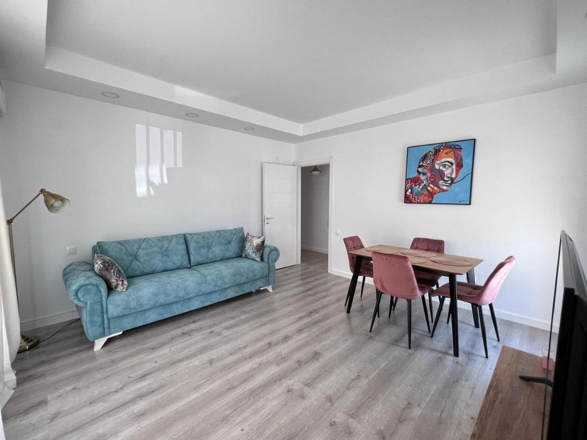 Cosmopolis Bliss: Your Home Away From Home Stefanestii de Jos エクステリア 写真